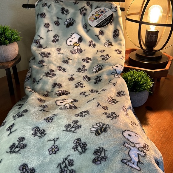 Berkshire Bedding Peanuts Berkshire Snoopy Throw Blanket Sage Green